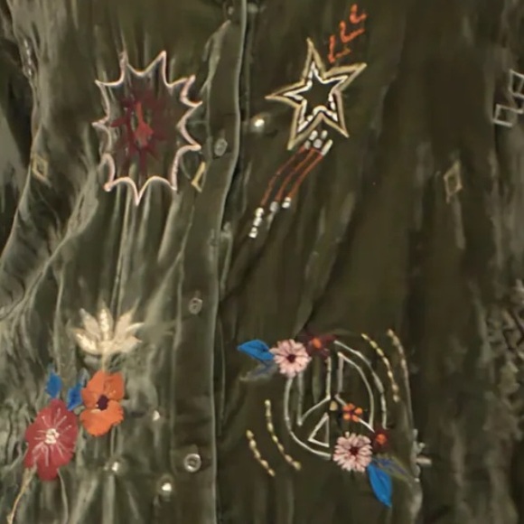 135. NWT WOMENS KYLA SEO S (FIT L) DETAIL TOP - Picture 3 of 5